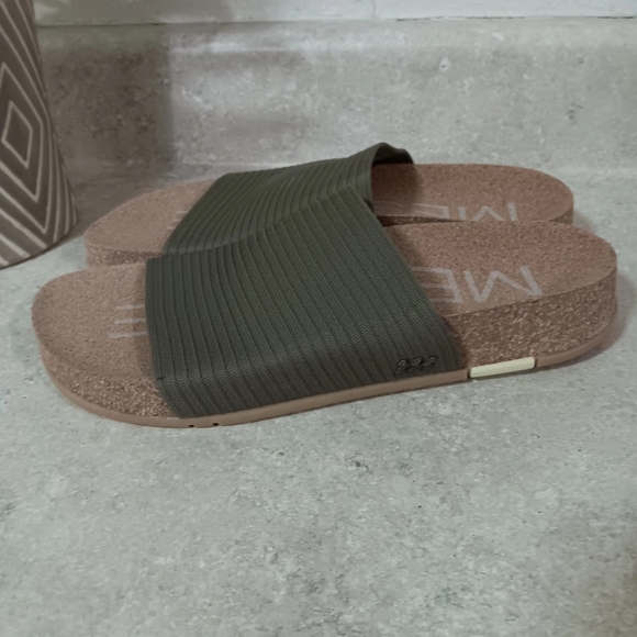 Message Mullen Classic Slide Sandals Vegan Cork Footbed - Size 38 US 7.5/8 - Picture 3 of 9